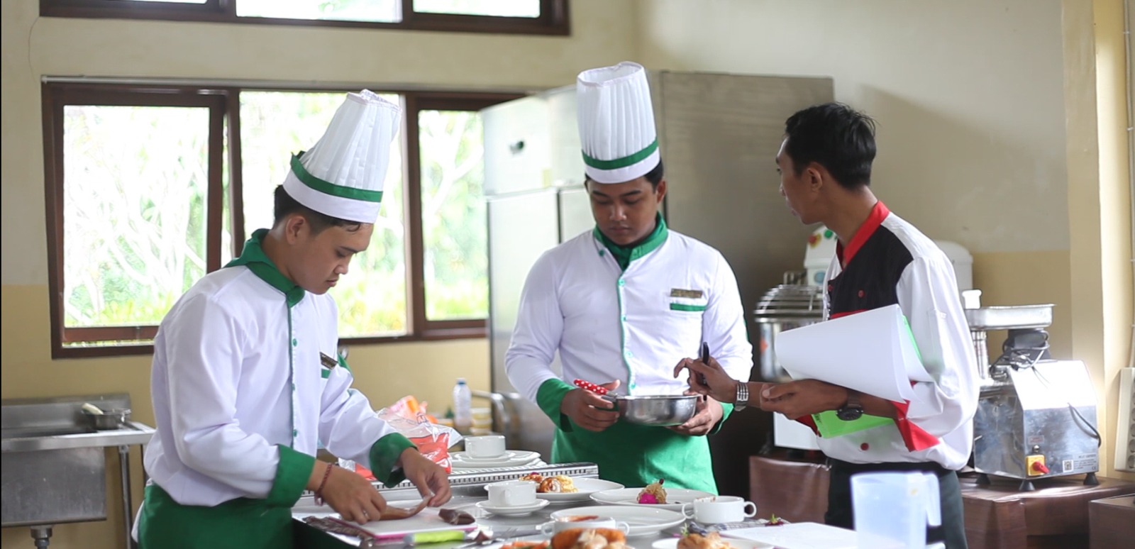 SMKN 2 Tegallalang: Lulusan 100% Terserap Dunia Kerja, Diminati Sektor Pariwisata