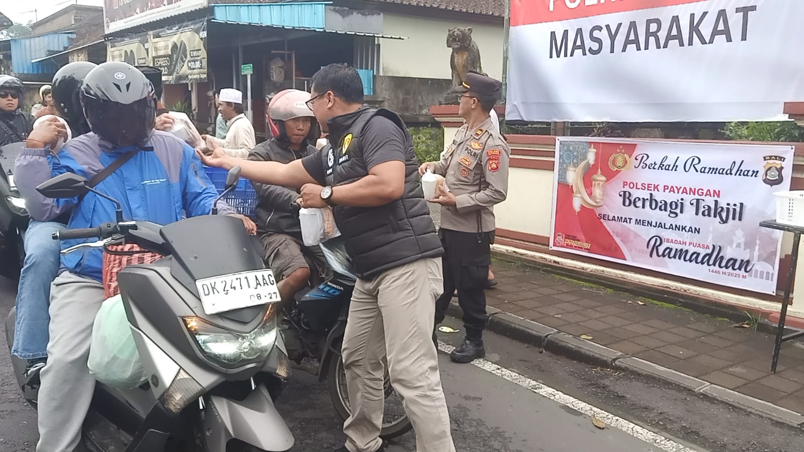 Polsek Payangan Berbagi Takjil Ramadhan, Wujud Kepedulian pada Sesama