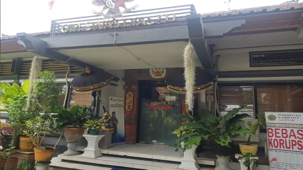 Program Beasiswa S1 untuk Siswa di Gianyar Masih dalam Pembahasan Regulasi