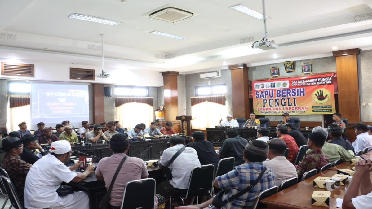 Saber Pungli Gianyar Kumpulkan Bendesa Adat untuk Sosialisasi Pencegahan Pungutan Liar