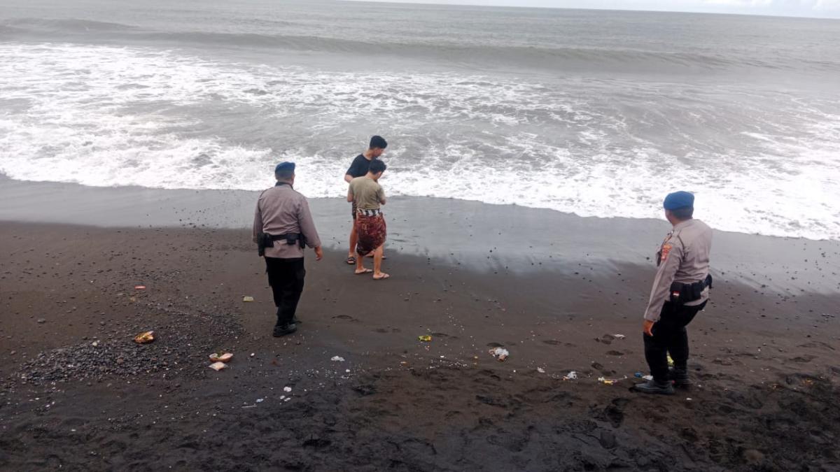 Sehari Setelah Nyepi, Umat Hindu Laksanakan Ngembak Geni di Pantai Masceti