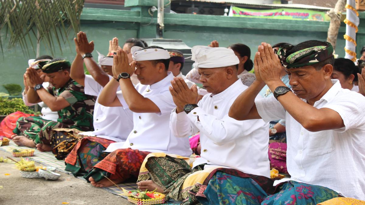Upacara Mecaru, Melaspas, dan Mendem Pedagingan di Makoramil Tampaksiring: Menjaga Keharmonisan Spiritual
